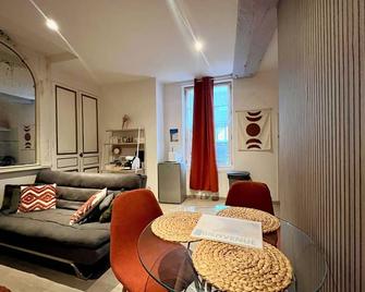 Le Mirror- hyper centre ville - Sens - Wohnzimmer