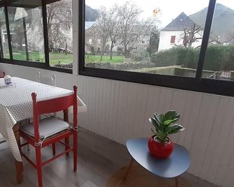 Detached house in Osse en Aspe - Cette-Eygun - Eetruimte