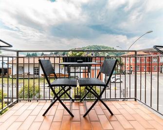 Hotel Meublé Moderno - Laveno-Mombello - Balcón