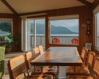 Secluded, Bayfront Escape, Luxury Hot Tub, Ev Charger, King Beds, Pets Ok - Tillamook - Balcony