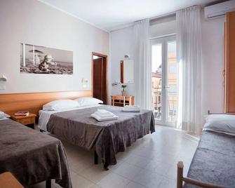 Hotel Fattori - Cesenatico - Camera da letto