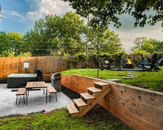 City Oasis With Hot Tub Group-friendly - Atlanta - Patio