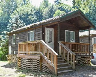 Thunderbird RV & Camping Resort - Monroe - Building