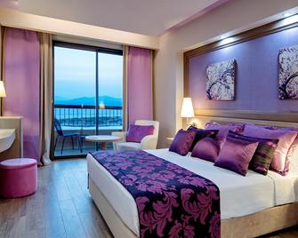 Royal Teos Thermal Resort Clinic & Spa - Halal Hotel - Seferihisar - Habitación