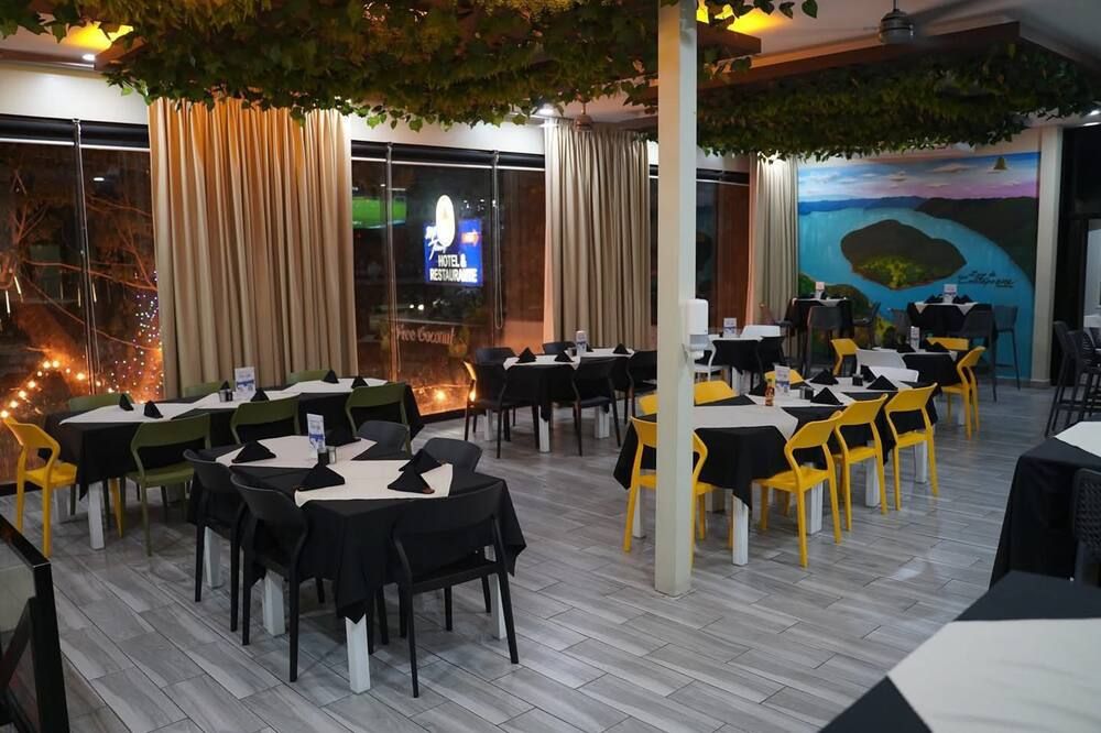 Mi Tierra Aeropuerto Sal Hotel Y Restaurante - San Luis Talpa - Restaurante