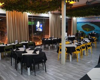 Mi Tierra Aeropuerto Sal Hotel Y Restaurante - San Luis Talpa - Restaurant