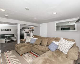 Private Suite Full of Style & Comfort - Lutherville Timonium - Living room