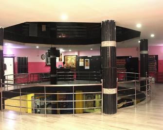 Temple stay - Uma Residency and Guest House - Mayiladuthurai - Lobby