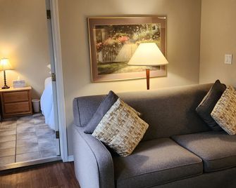 تايمز سكوير سويتس هوتل - فانكوفر - غرفة معيشة