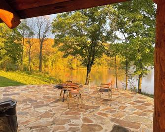 The lodge at the 4300 acre Hunt Mill Hollow Ranch is a wildlife destination. - Stilwell - Patio