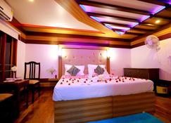Kerala Luxury House Boat - Alappuzha - Bedroom
