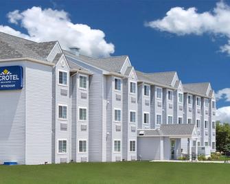 Microtel Inn & Suites by Wyndham Ames - Ames - Edificio