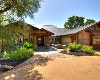 Quiet 12+ Acres of Hill Country all to yourself - Spicewood - Building