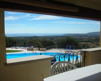 Residence L'Uliveto Birgalavò - Bilo 1' Floor Facing Pool 54/65 - Budoni - Piscina