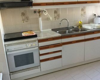 Apartment Lisbon - Reboleira (Metro / Train) - Amadora - Kitchen