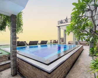 Barton Beach Inn - Nusa Penida - Zwembad