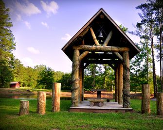 Rustic Lodge Getaway With Large Patio An - Huntington