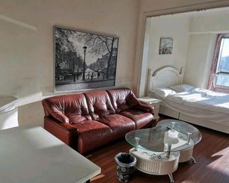 Dongyang Apartment Hotel (Dalian Digital Plaza) - Dalian - Wohnzimmer