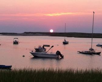 Unit #13 - Ground Floor Efficiency Studio With A/C - North Truro - Outdoors view