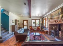 Historic Hotel Packwood - Packwood - Living room