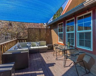Walk Everywhere! 4 Bedrooms +bonus Rm & Quaint Backyard - Bend - Balcony