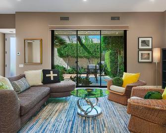 Greenhouse East Palm Springs Jewel - Palm Springs - Living room
