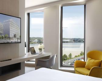 هيلتون جاردن إن بورديو سنتر - بوردو - غرفة معيشة