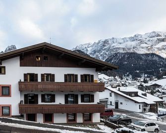 Apartments Lores - Selva di Val Gardena - Building