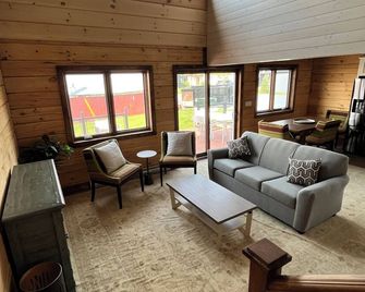 Riverside Area Cabin 6 Family vacations - Sleeps 10 - Campbellford - Living room
