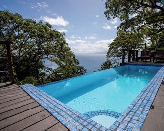 Daku Resort - Savusavu - Piscina