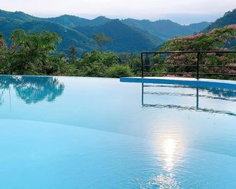 Khun Khao Tamnan Prai Resort - Ratchaburi - Piscine