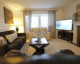 Sweet home at Sunnyside Suite 1 - Surrey - Living room