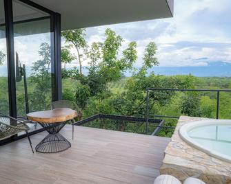 Palta Eco Haven Hotel - Pueblo Tapao - Balcón