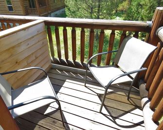 The Hideaway Lodge - Island Park - Balkon