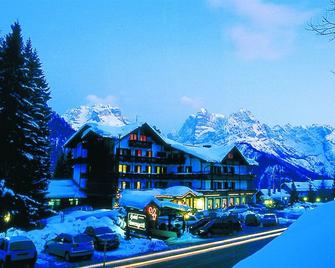 Hotel Lorenzetti - Madonna di Campiglio - Building