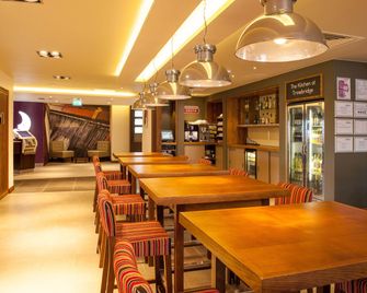 Premier Inn Trowbridge - Trowbridge - Bar