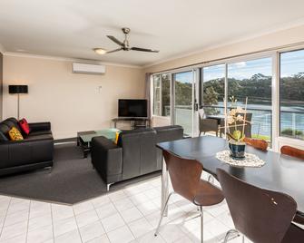 Bellevue On The Lakes - Lakes Entrance - Living room