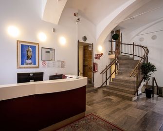 Hotel Emonec - Ljubljana - Receptionist
