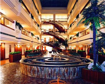 Zhongshan Sunshine Holiday Hotel (Zhongshan Pedestrian Street Xingzhong Plaza Store) - Zhongshan - Lobby