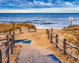 Walk to Water w Stunning Cove Views - Eastham - Beach