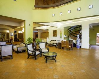 Neelam's The Grand Hotel Goa - Calangute - Hành lang