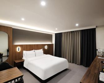 Jeonju Urban Hotel - Jeonju - Bedroom