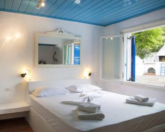 Seafront Villa with amazing view just 30 meters from semi-private beach - Skiathos - Bedroom