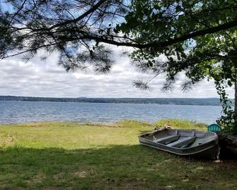 Pet -friendly Cabin on Lake Superior at Sunset Cove Resort - Baraga - Vista del exterior