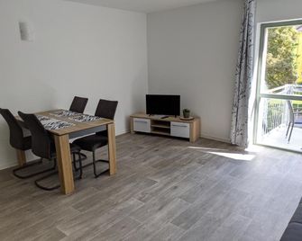 Gut schlafen in der Innenstadt von Zittau - Ferienwohnungen IO19 - Zittau - Dining room