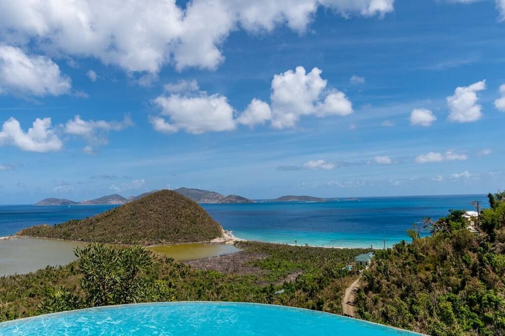 Ocean And Island Views With Spectacular Sunsets And Alfresco Atmosphere - Road Town - בריכה