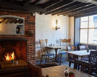 Bear Hotel by Greene King Inns - Havant - Restaurace