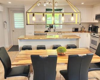 The Coziest appartment Hot Tub AC Free - Quebec - Cocina