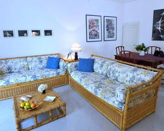 Pompeo - Atrani - Living room