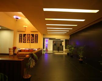 The Bentley Seaside Boutique Hotel - Chennai - Lobby